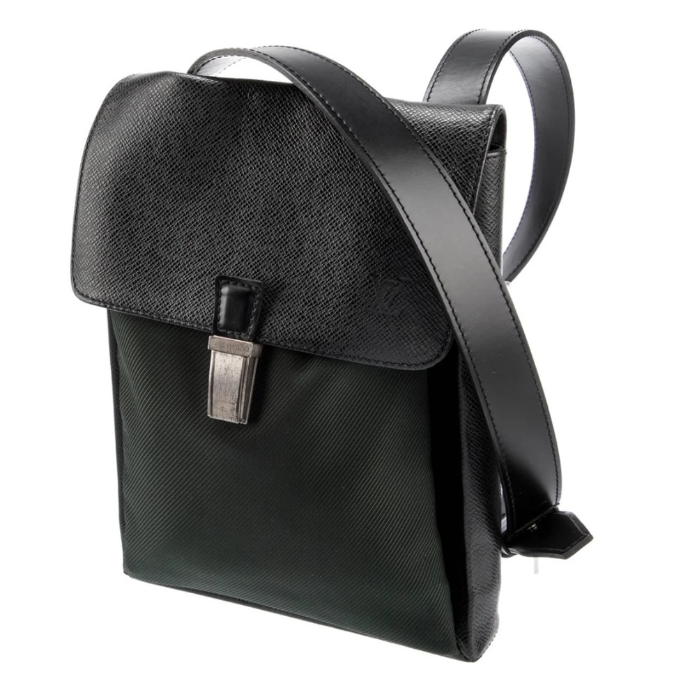 LOUIS VUITTON Taiga Saratov Crossbody Messenger Bag